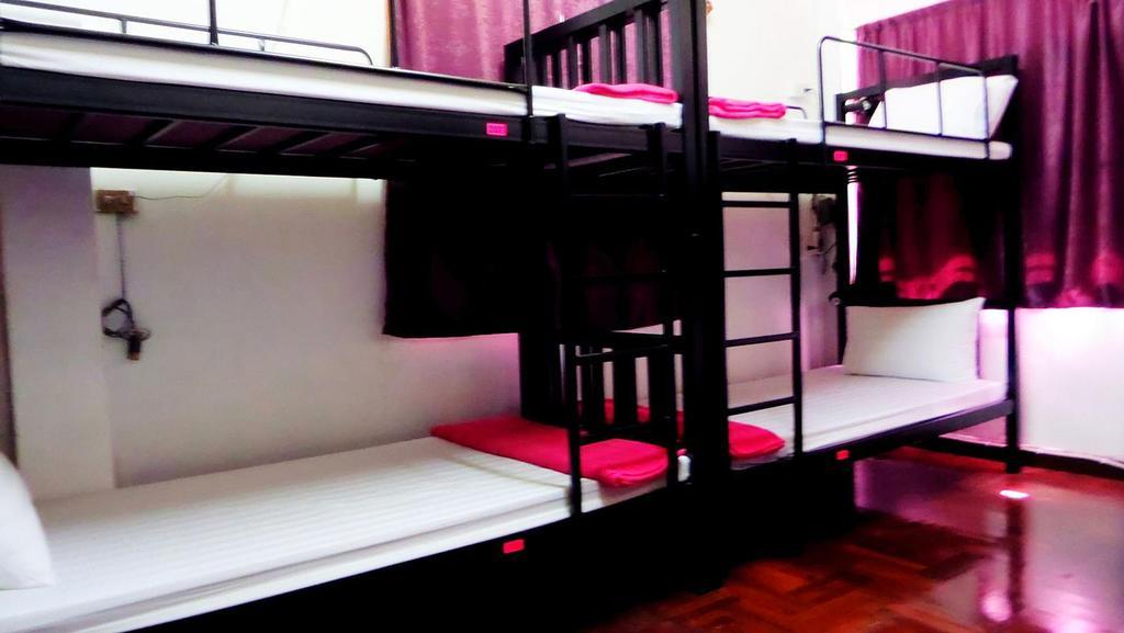 Home Hug Hostel (Adults Only) Bangkok Room photo