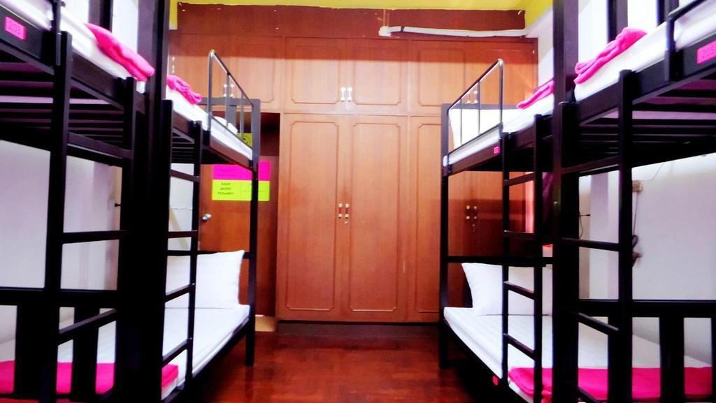 Home Hug Hostel (Adults Only) Bangkok Room photo