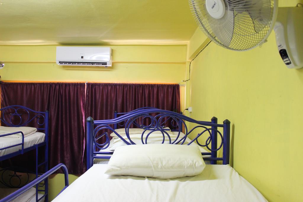 Home Hug Hostel (Adults Only) Bangkok Exterior photo